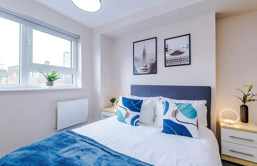 Deluxe New Build 2 Bedroom 2 Bathroom Apartment - Free Secure Parking-1