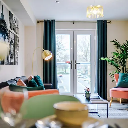Deluxe New Build 2 Bedroom 2 Bathroom Apartment - Free Secure Parking-3
