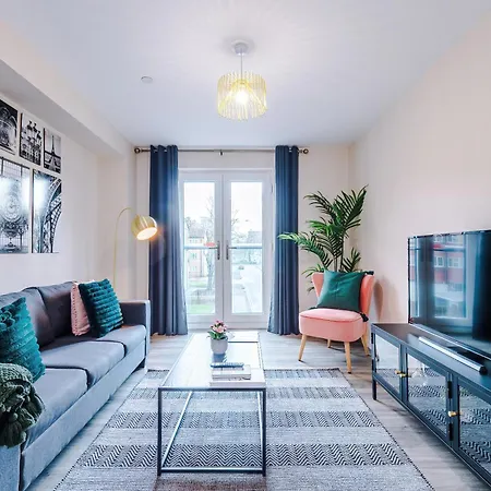 Deluxe New Build 2 Bedroom 2 Bathroom Apartment - Free Secure Parking-2